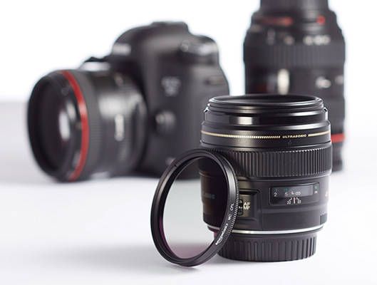 20 Essential Accessories for Any Photography Beginner, Amateur, or Professional polarizing filter
