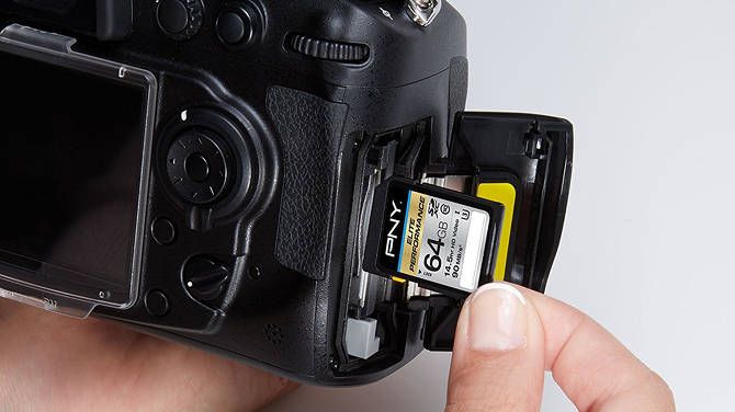 20 Essential Accessories for Any Photography Beginner, Amateur, or Professional sd memory card