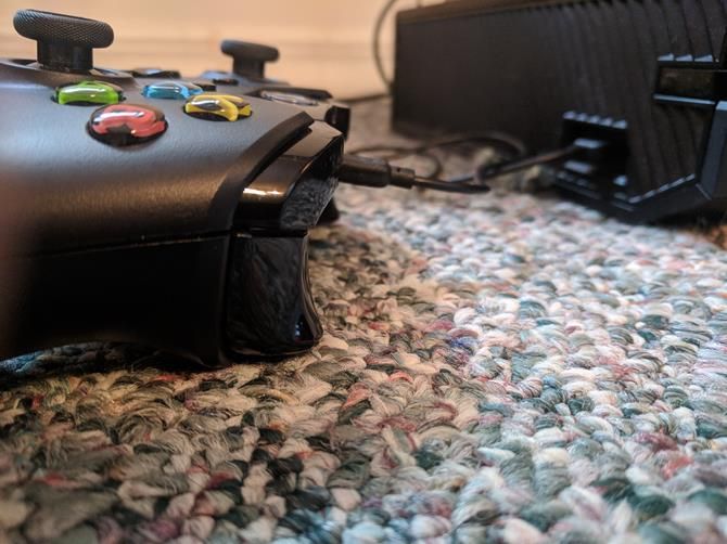 Xbox-One-Controller-Connected-Cable